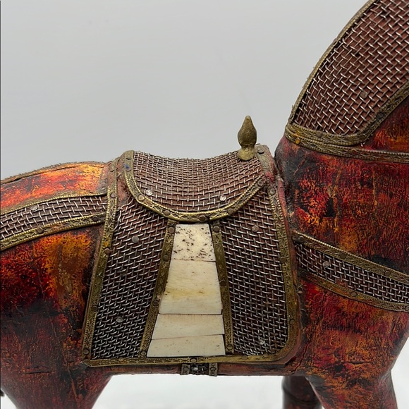 Beautiful Majestic Carved Wooden Horse Figurine 12” Tall with Rein & Saddle - Picture 8 of 13